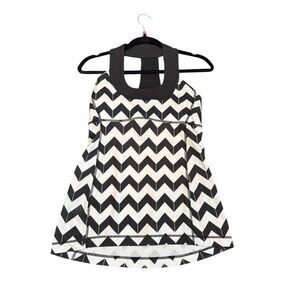 Lululemon sz 8 Black & White Chevron Racerback Athletic Tank Top